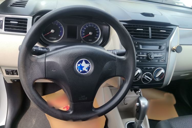 Used Venucia R50 2015 1.6L Automatic Fashion Edition Steering Wheel