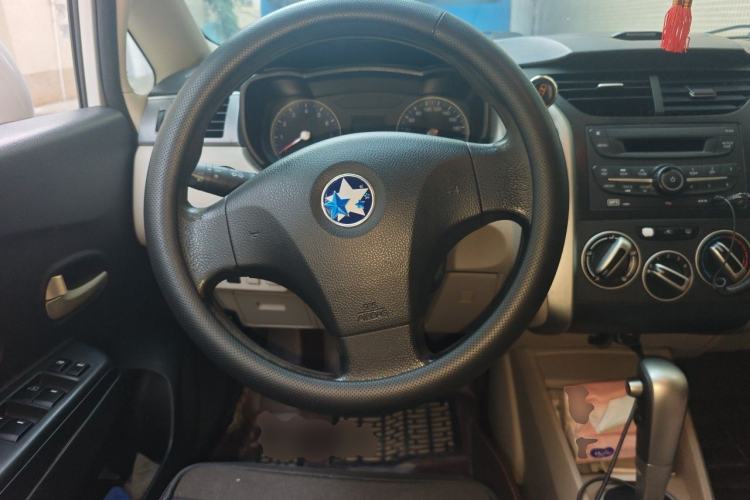 Used Venucia R50 2015 1.6L Automatic Fashion Edition Steering Wheel