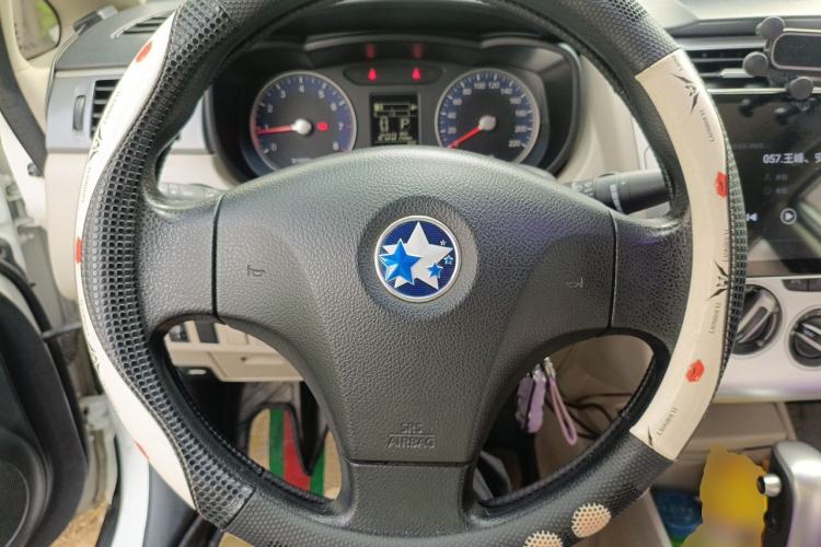 Used Venucia R50 2015 1.6L Automatic Fashion Edition Steering Wheel