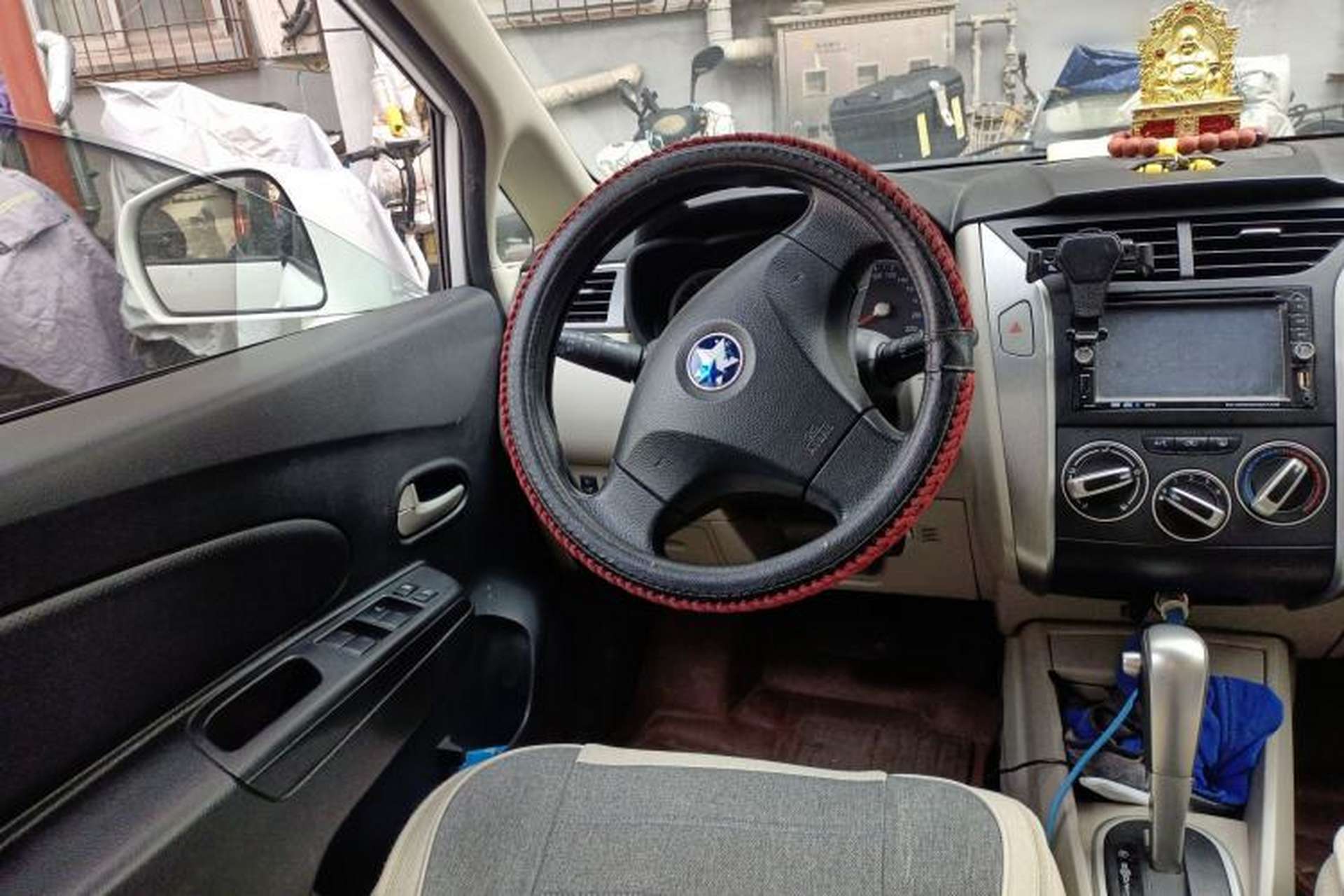 Used Venucia R50 2015 1.6L Automatic Fashion Edition Steering Wheel