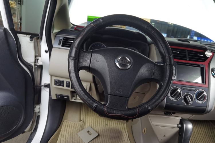 Used Venucia R50 2015 1.6L Automatic Fashion Edition Steering Wheel