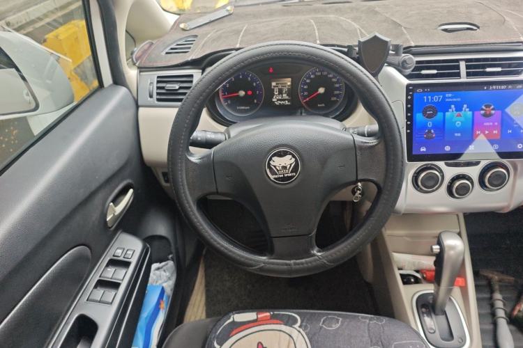 Used Venucia R50 2015 1.6L Automatic Fashion Edition Steering Wheel