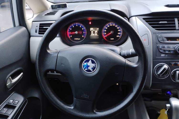 Used Venucia R50 2015 1.6L Automatic Fashion Edition Steering Wheel