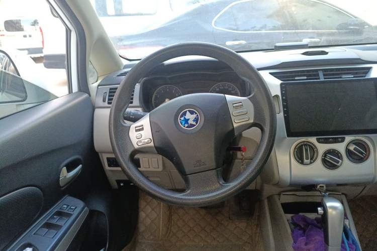 Used Venucia R50 2015 1.6L Automatic Luxury Edition Steering Wheel