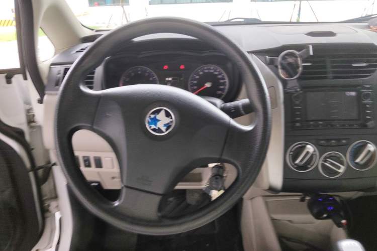 Used Venucia R50 2015 1.6L Manual Fashion Edition Steering Wheel