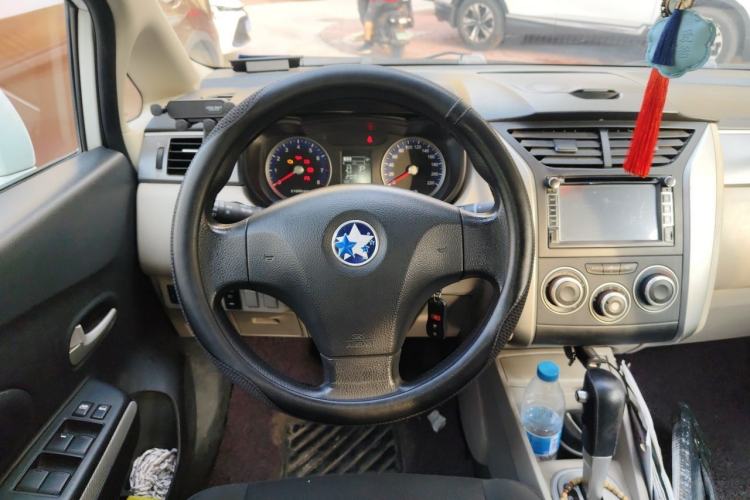 Used Venucia R50 2015 1.6L Automatic Fashion Edition Steering Wheel