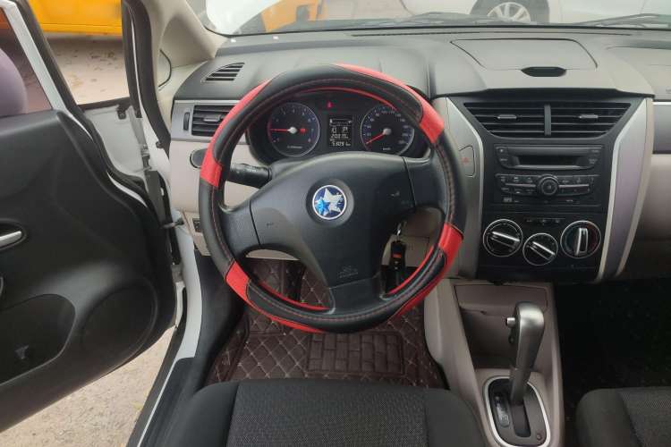 Used Venucia R50 2015 1.6L Automatic Fashion Edition Steering Wheel