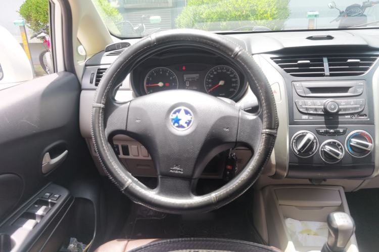Used Venucia R50 2015 1.6L Manual Fashion Edition Steering Wheel