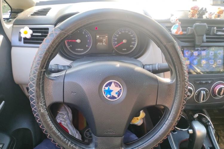 Used Venucia R50 2015 1.6L Automatic Fashion Edition Steering Wheel
