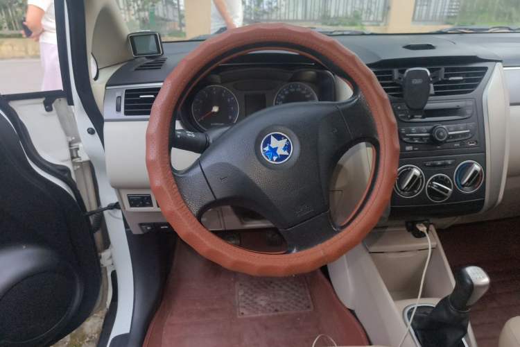 Used Venucia R50 2015 1.6L Manual Fashion Edition Steering Wheel