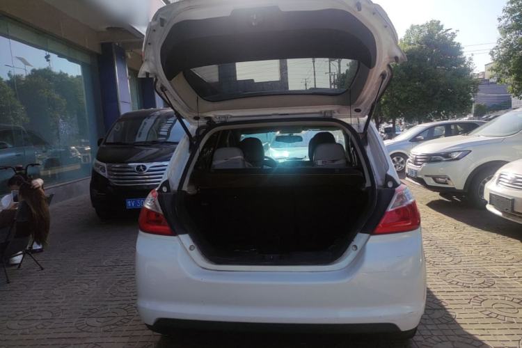 Used Venucia R50 2015 1.6L Manual Luxury Edition Trunk