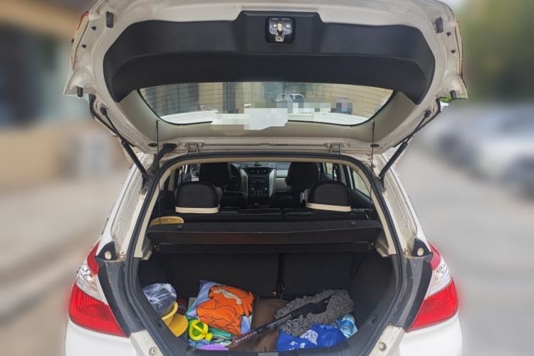 Used Venucia R50 2015 1.6L Manual Fashion Edition Trunk