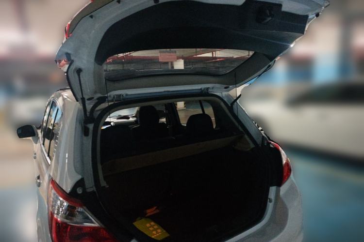 Used Venucia R50 2015 1.6L Automatic Fashion Edition Trunk