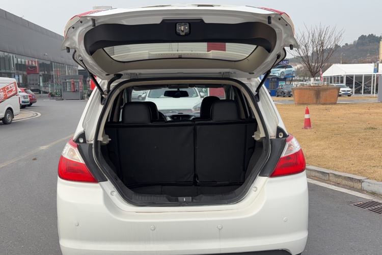 Used Venucia R50 2015 1.6L Manual Fashion Edition Trunk