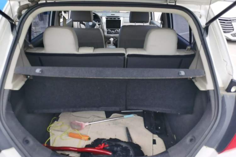 Used Venucia R50 2015 1.6L Automatic Luxury Edition Trunk