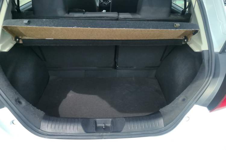 Used Venucia R50 2015 1.6L Automatic Fashion Edition Trunk