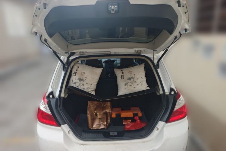 Used Venucia R50 2015 1.6L Automatic Fashion Edition Trunk