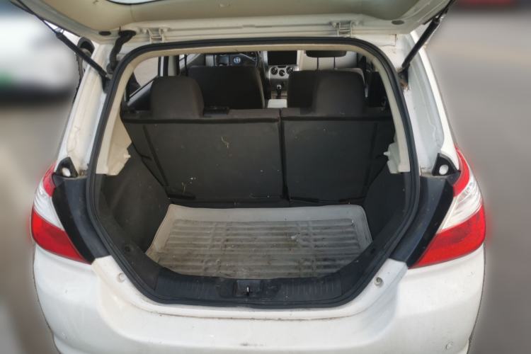 Used Venucia R50 2015 1.6L Manual Fashion Edition Trunk