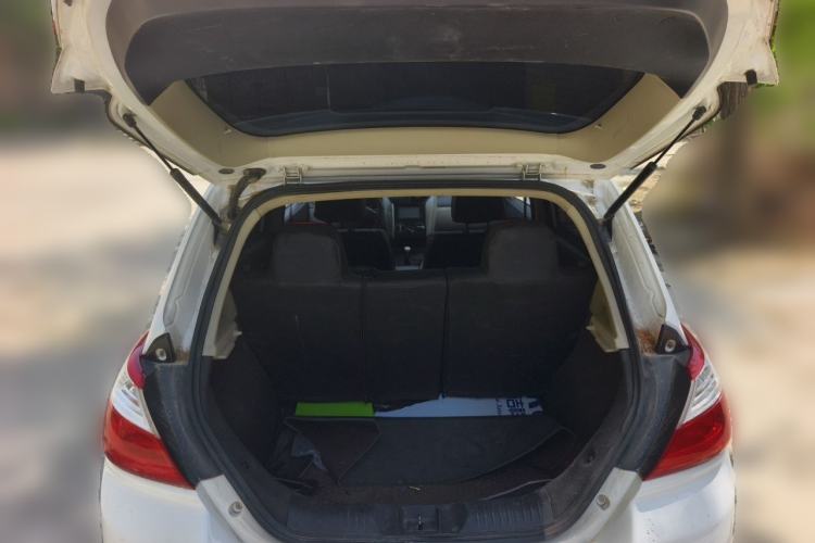 Used Venucia R50 2015 1.6L Manual Fashion Edition Trunk