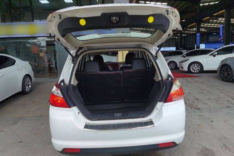 Used Venucia R50 2015 1.6L Automatic Fashion Edition Trunk