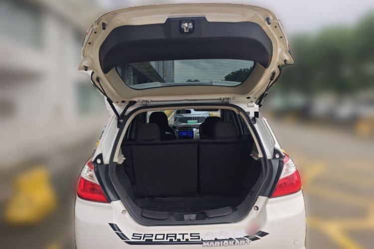 Used Venucia R50 2015 1.6L Automatic Fashion Edition Trunk