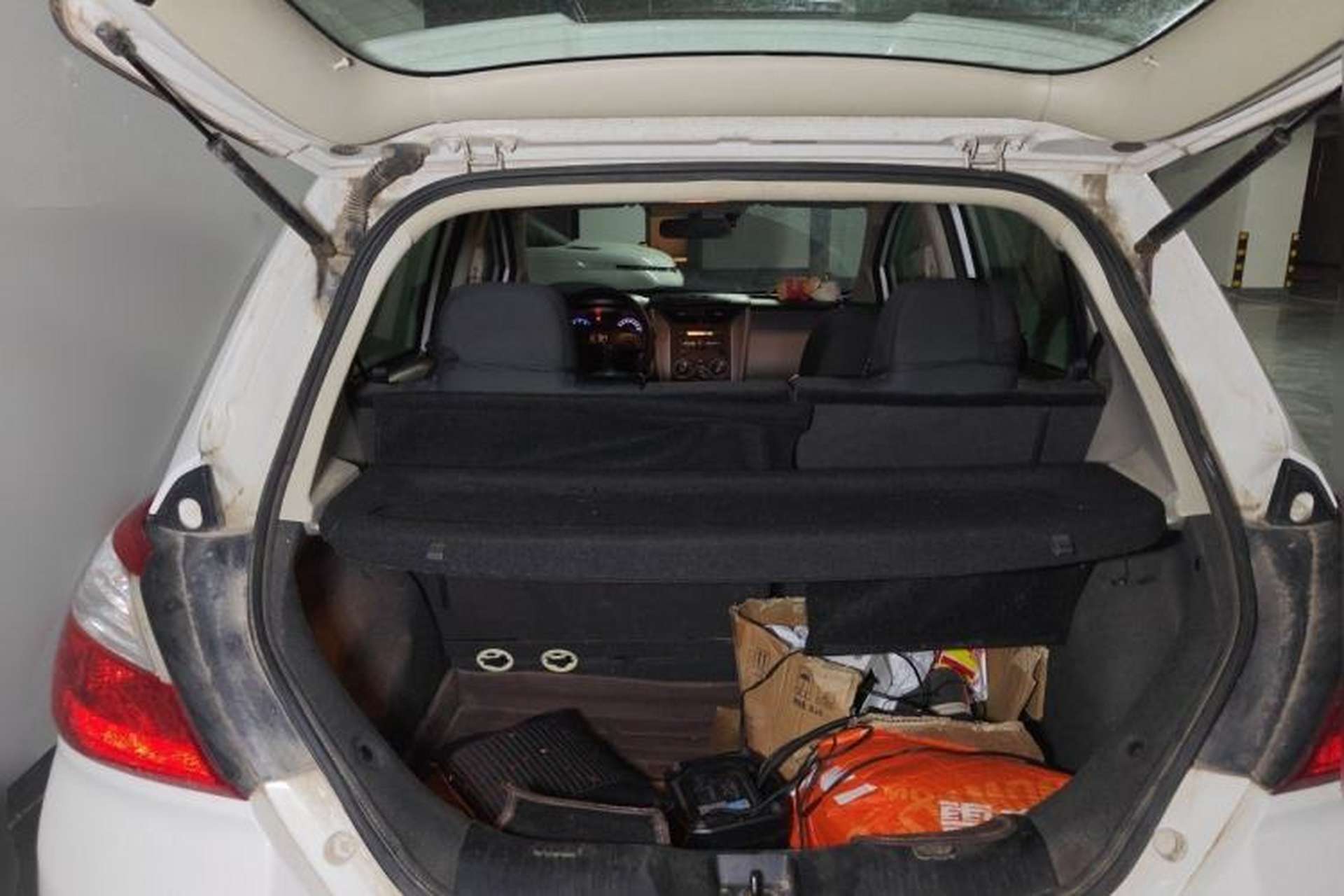 Used Venucia R50 2015 1.6L Manual Fashion Edition Trunk