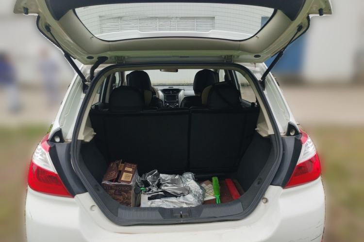 Used Venucia R50 2015 1.6L Automatic Fashion Edition Trunk