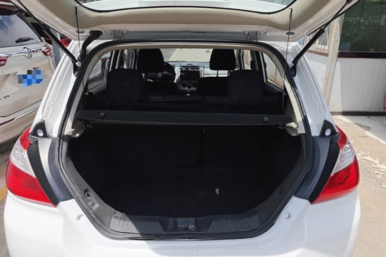 Used Venucia R50 2015 1.6L Automatic Fashion Edition Trunk