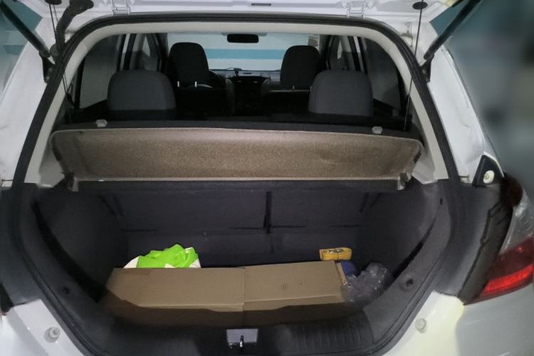 Used Venucia R50 2015 1.6L Manual Fashion Edition Trunk