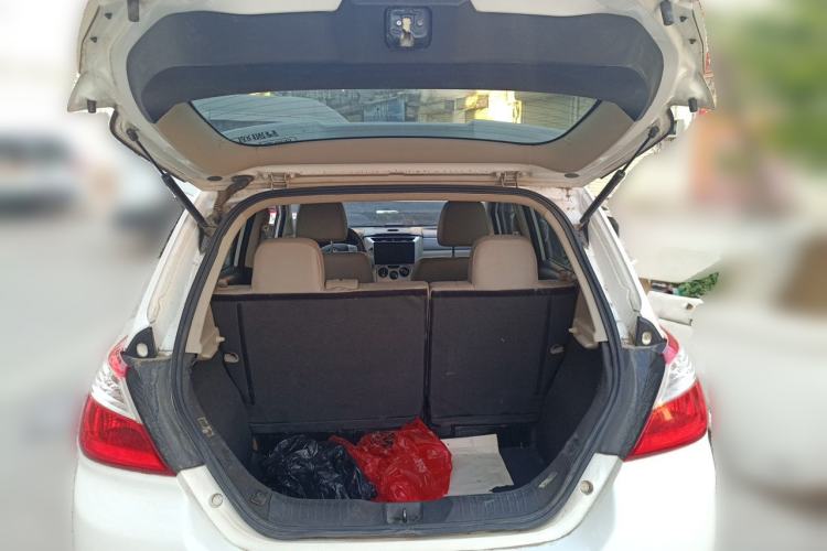 Used Venucia R50 2015 1.6L Automatic Luxury Edition Trunk