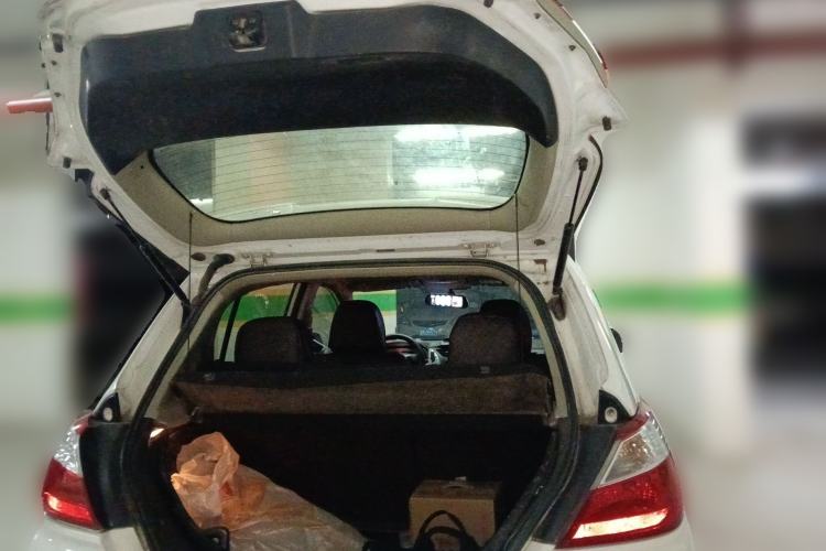 Used Venucia R50 2015 1.6L Manual Fashion Edition Trunk