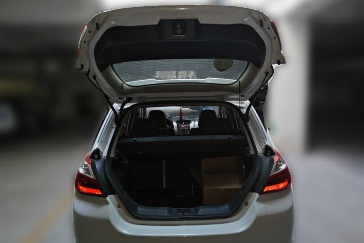Used Venucia R50 2015 1.6L Manual Fashion Edition Trunk