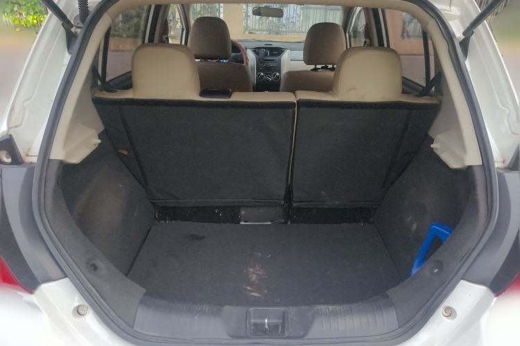 Used Venucia R50 2015 1.6L Manual Fashion Edition Trunk