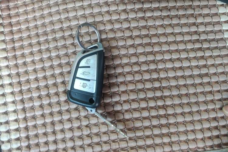 Used Venucia R50 2015 1.6L Manual Luxury Edition Vehicle Key