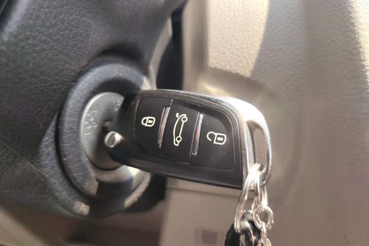 Used Venucia R50 2015 1.6L Automatic Fashion Edition Vehicle Key