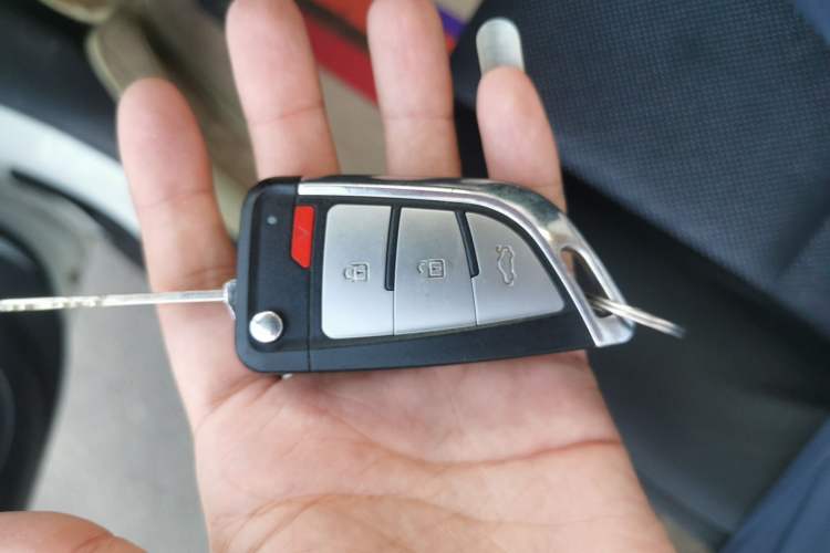 Used Venucia R50 2015 1.6L Manual Fashion Edition Vehicle Key