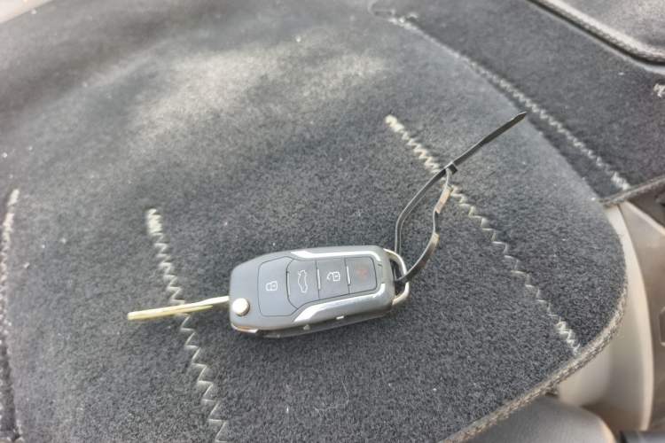 Used Venucia R50 2015 1.6L Manual Fashion Edition Vehicle Key