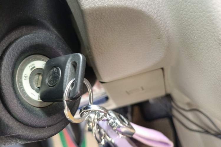 Used Venucia R50 2015 1.6L Automatic Fashion Edition Vehicle Key