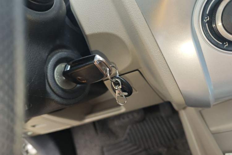 Used Venucia R50 2015 1.6L Automatic Fashion Edition Vehicle Key