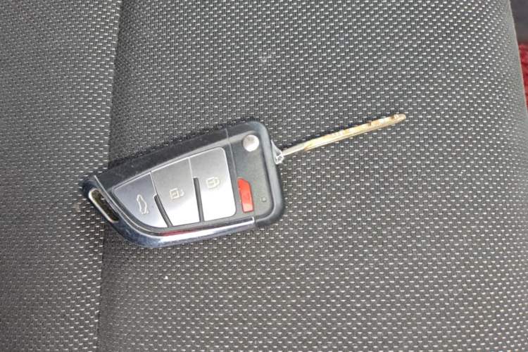 Used Venucia R50 2015 1.6L Automatic Fashion Edition Vehicle Key