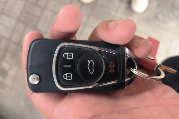 Used Venucia R50 2015 1.6L Manual Fashion Edition Vehicle Key