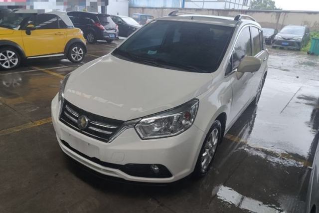 Venucia R50 2015 1.6L Automatic Luxury Edition с пробегом