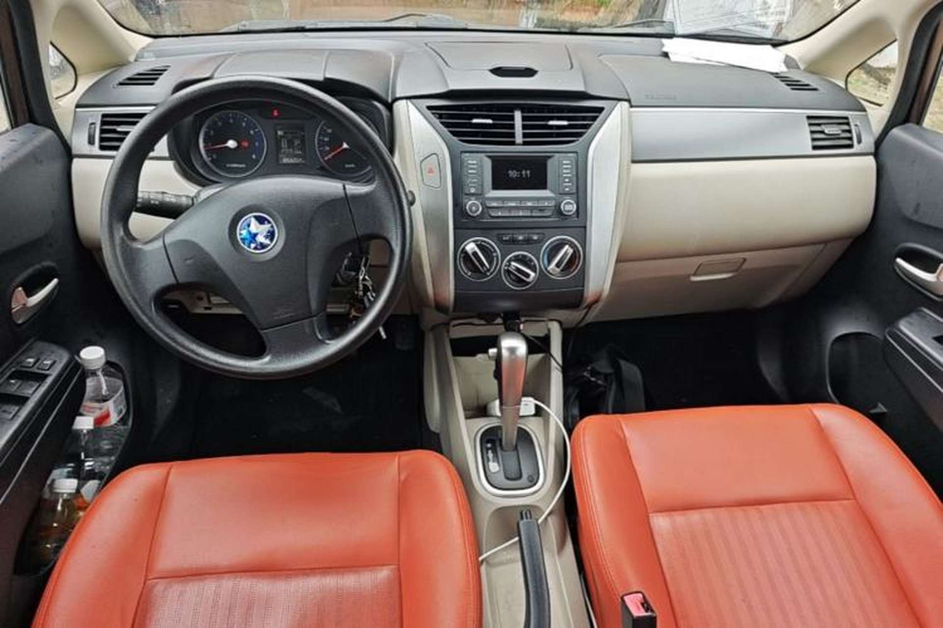Used Venucia R50 2016 1.6L Automatic Elite Edition Center Console