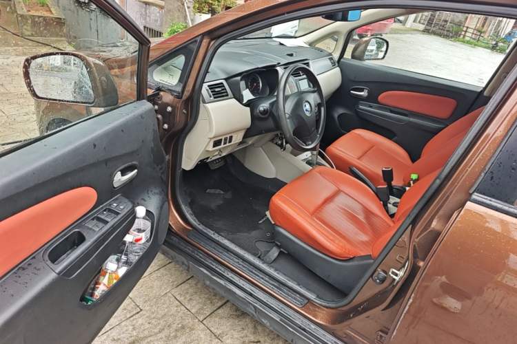 Used Venucia R50 2016 1.6L Automatic Elite Edition Driver Seat