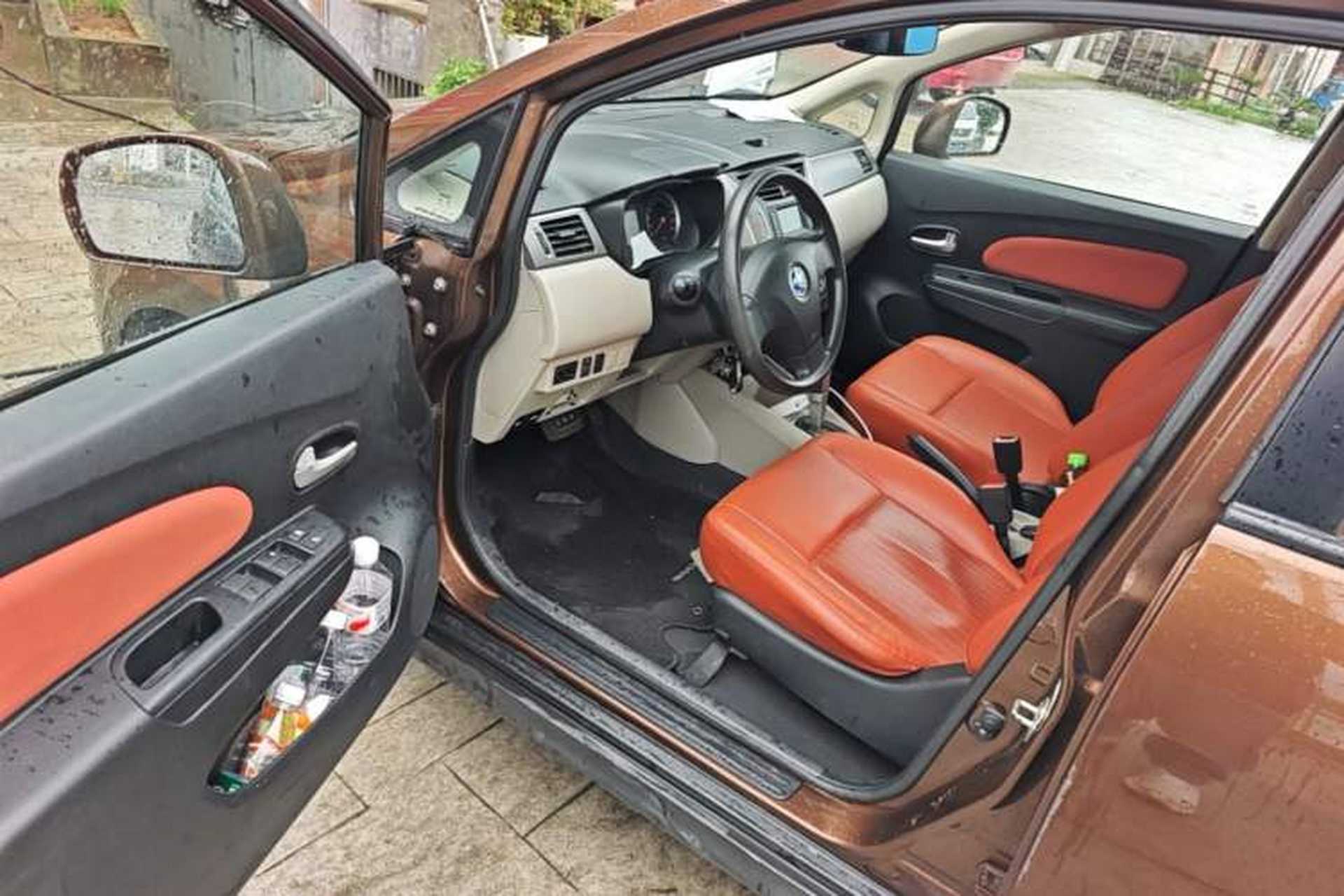 Used Venucia R50 2016 1.6L Automatic Elite Edition Driver Seat