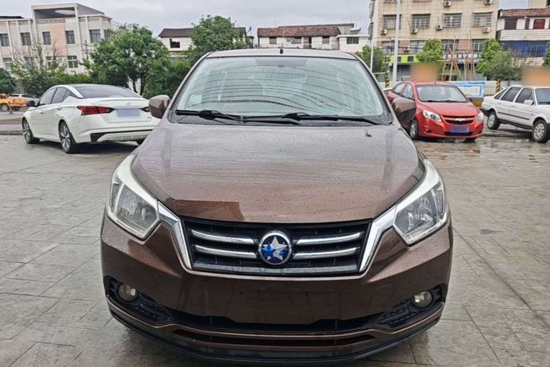 Used Venucia R50 2016 1.6L Automatic Elite Edition Front