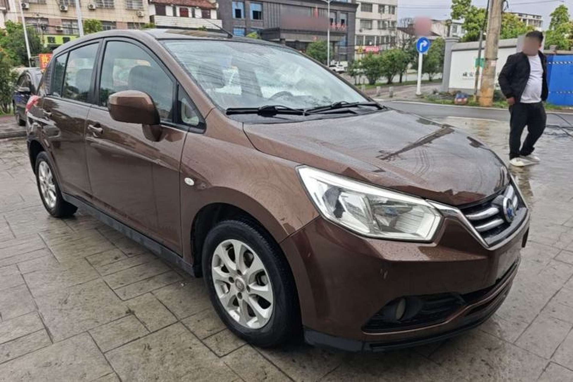 Used Venucia R50 2016 1.6L Automatic Elite Edition Front Right 45 Deg