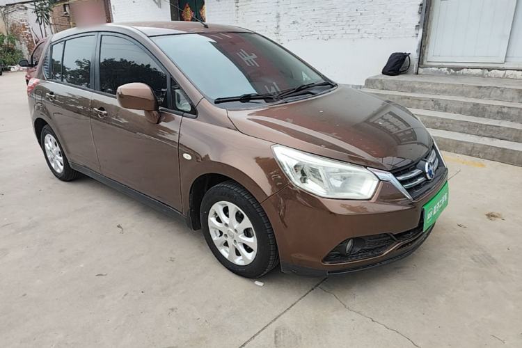 Used Venucia R50 2016 1.6L Automatic Elite Edition Front Right 45 Deg