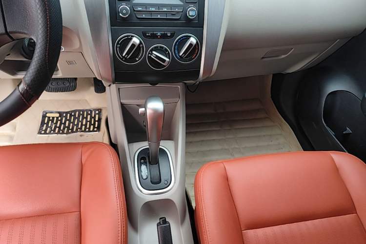 Used Venucia R50 2016 1.6L Automatic Elite Edition Gear Lever