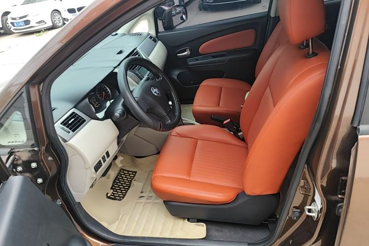 Used Venucia R50 2016 1.6L Automatic Elite Edition Left Front Seat